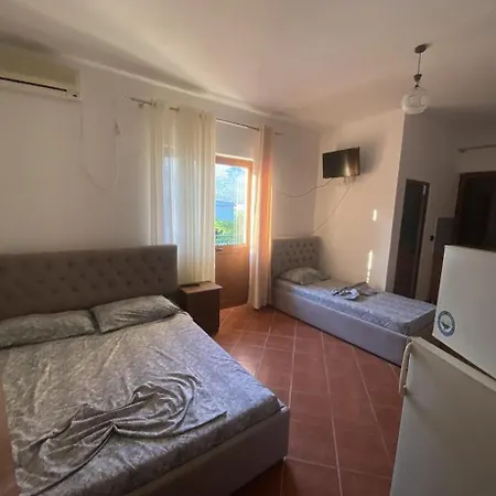 Hotel Kulla Gurit *