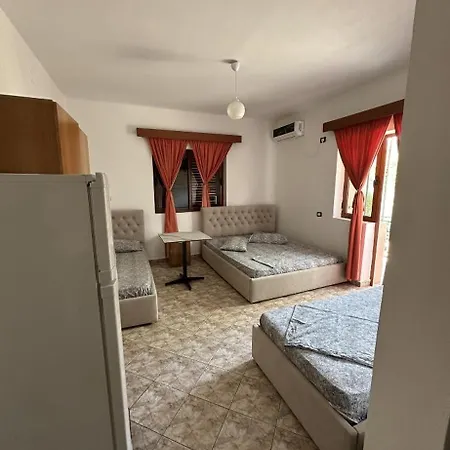 Hotel Kulla Gurit *