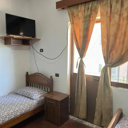 Kulla Gurit Hotel *